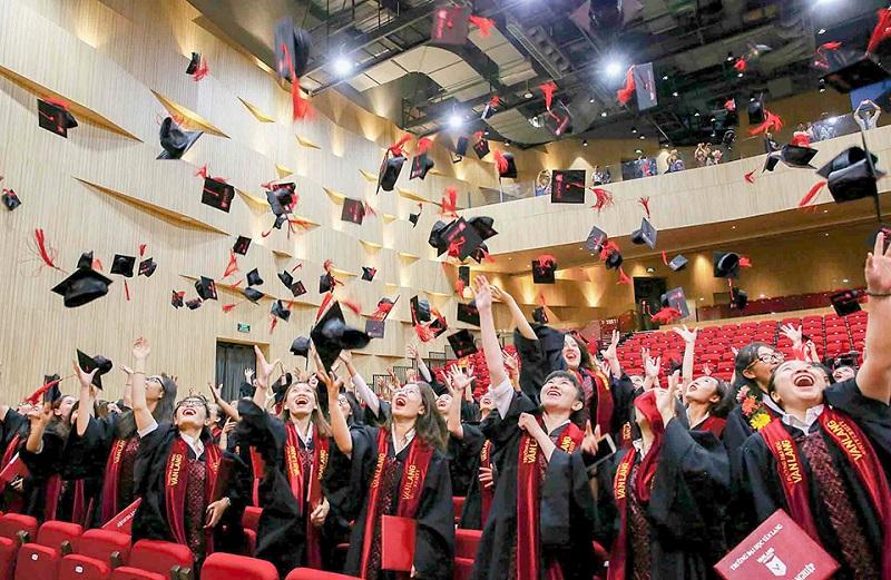 Bạn có biết lễ tốt nghiệp đại học diễn ra như thế nào?