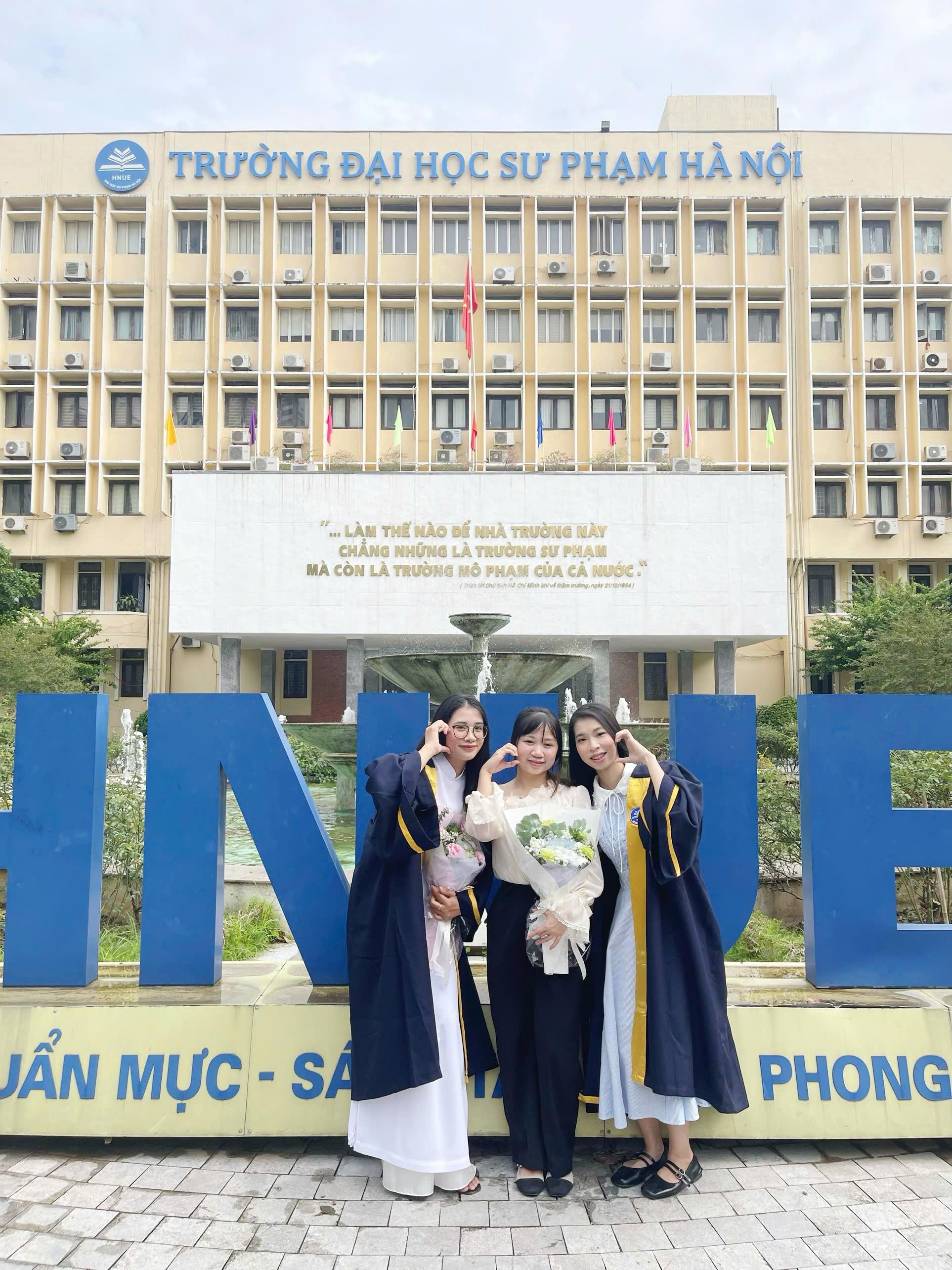 Bí kíp thuê áo cử nhân HNUE siêu chuẩn cho sinh viên