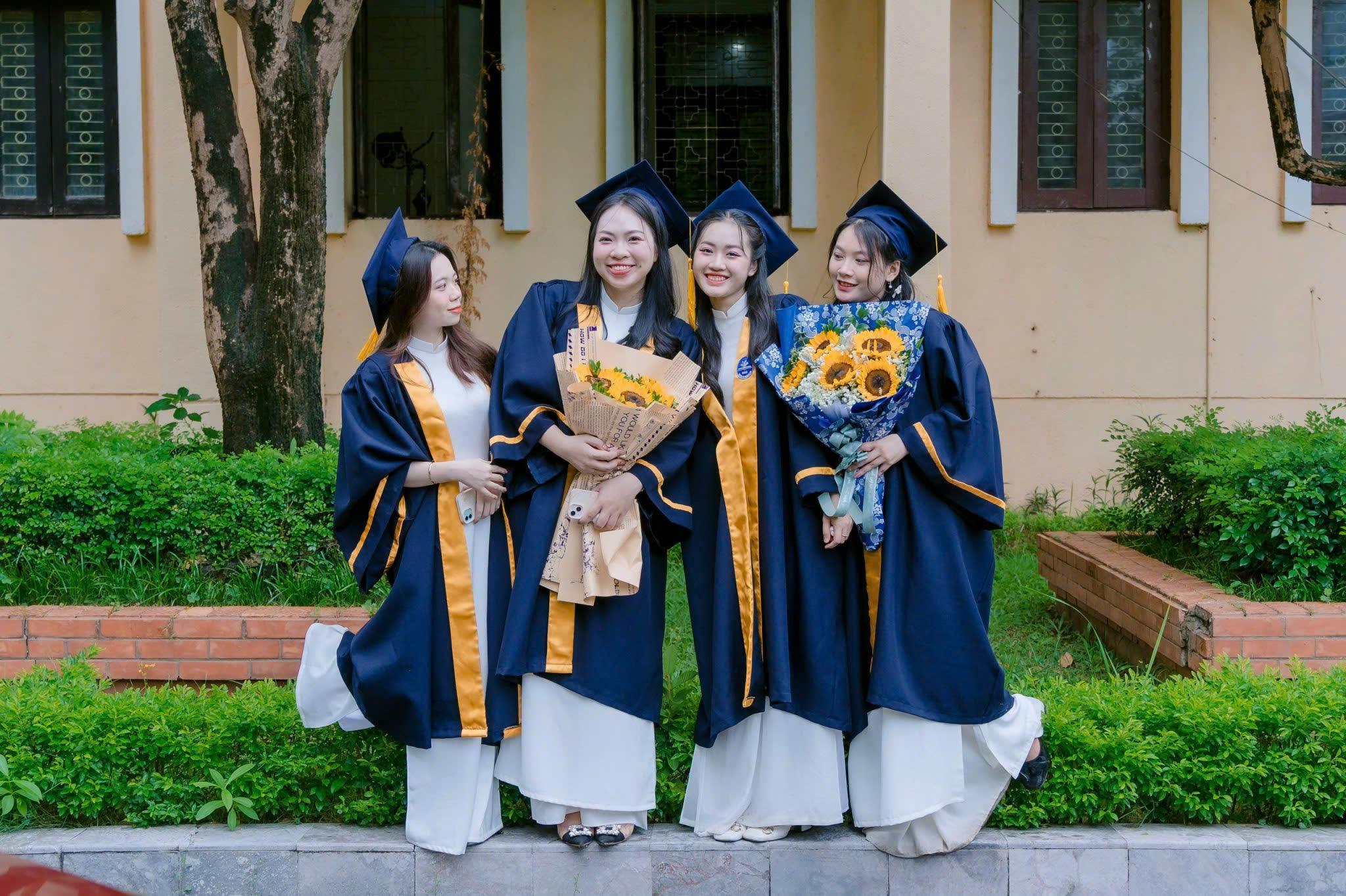 5 lý do nên mua áo tốt nghiệp HNUE tại Duyên Hà