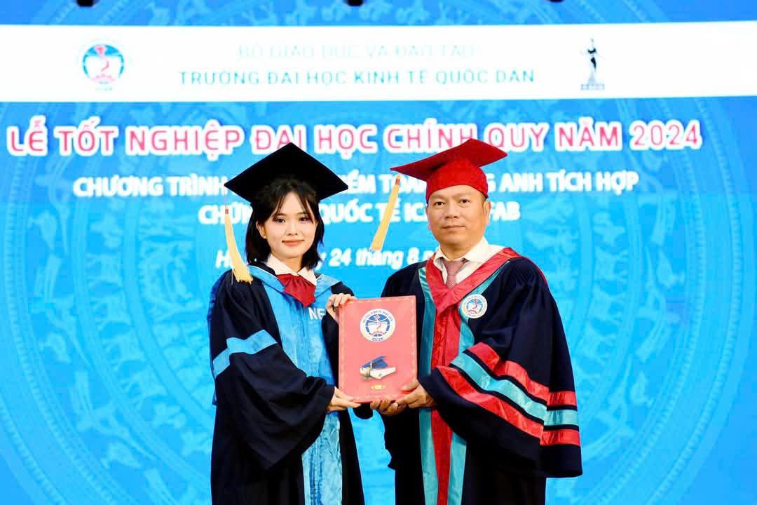 Mua áo cử nhân NEU giá tốt ở đâu?