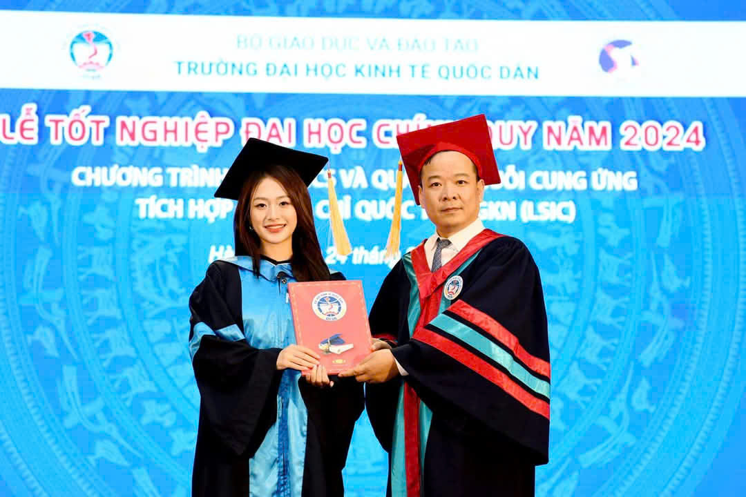 thuê áo cử nhân NEU