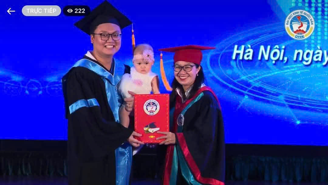 thuê áo cử nhân NEU