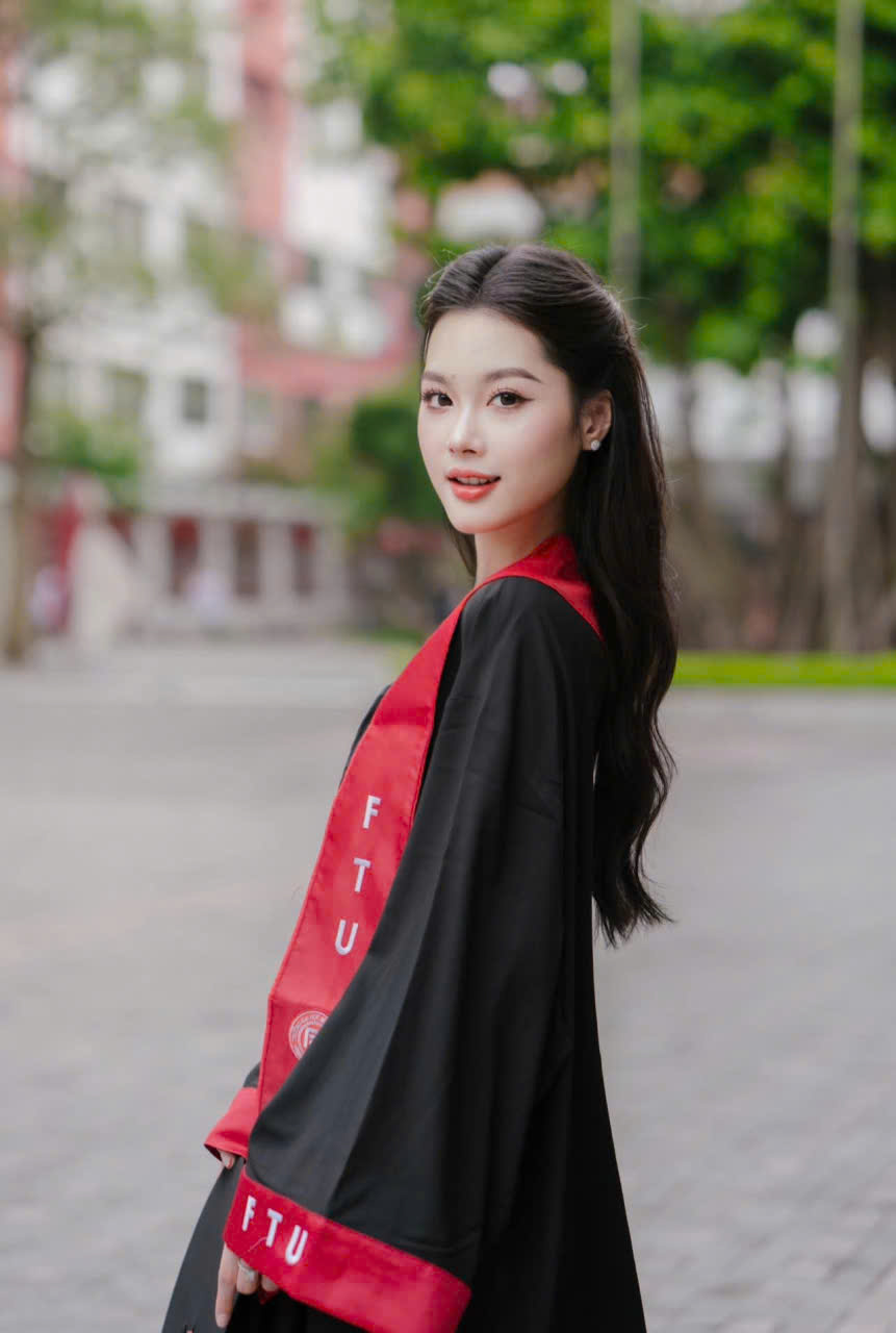 áo cử nhân FTU