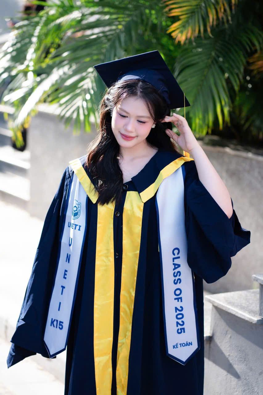 bán và cho thuê áo cử nhân UNETI