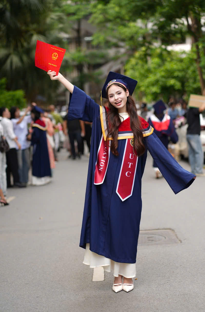 Bán và cho thuê áo cử nhân đại học GTVT