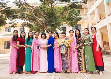 Tổng hợp những mẫu áo dài giáo viên thanh lịch - duyên dáng