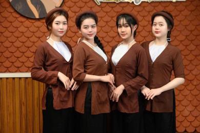 May Đồng Phục Nhà Hàng Chất Lượng: Giải Pháp Tối Ưu Cho Thương Hiệu Của Bạn