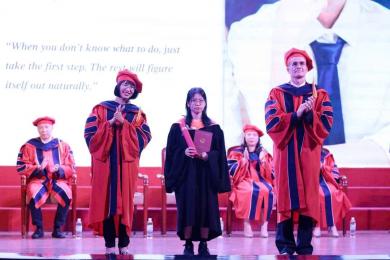 Tìm hiểu về địa chỉ may và cho thuê lễ phục thạc sĩ uy tín