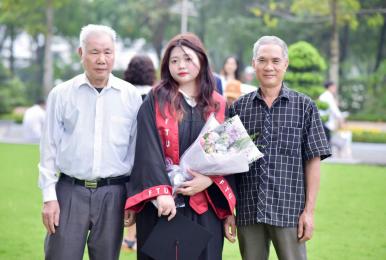 Giới thiệu dịch vụ cho thuê áo tốt nghiệp FTU tại Duyên Hà