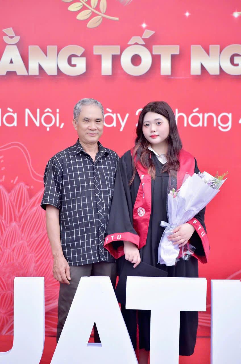 Bật mí secret khi thuê áo tốt nghiệp đại học ngoại thương tại Duyên Hà