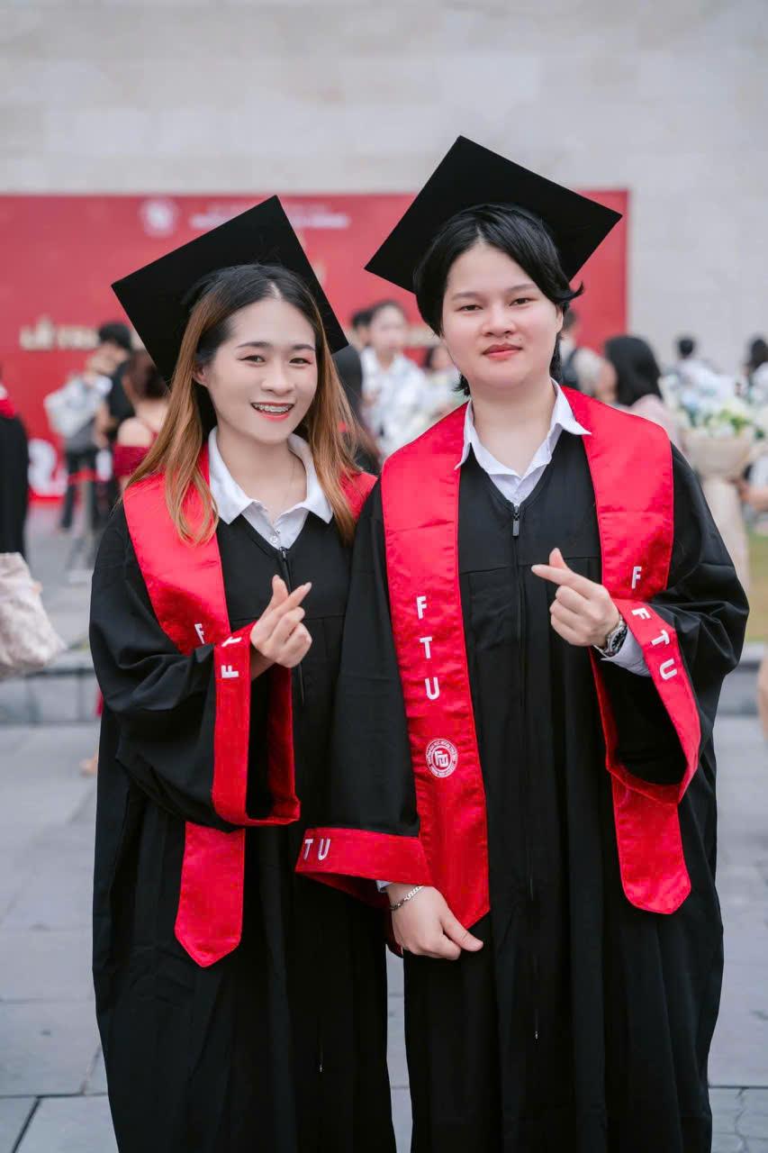 3 lý do bạn nên chọn mua áo cử nhân đại học ngoại thương