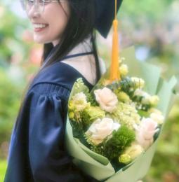 Duyên Hà cung cấp dịch vụ giặt là áo cử nhân chất lượng cao tại Hà Nội