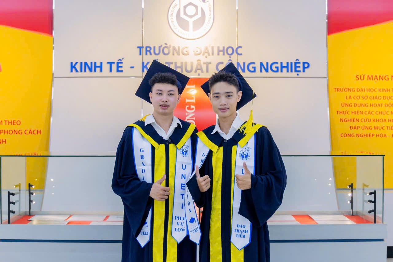 Mách bạn địa chỉ bán và cho thuê áo cử nhân UNETI giá tốt tại Hà Nội