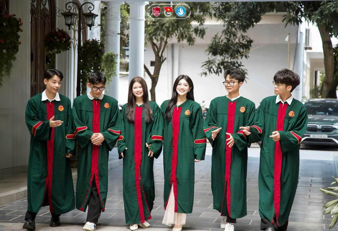 Mách bạn địa chỉ Bán và cho thuê áo cử nhân UEB tốt nhất Hà Nội