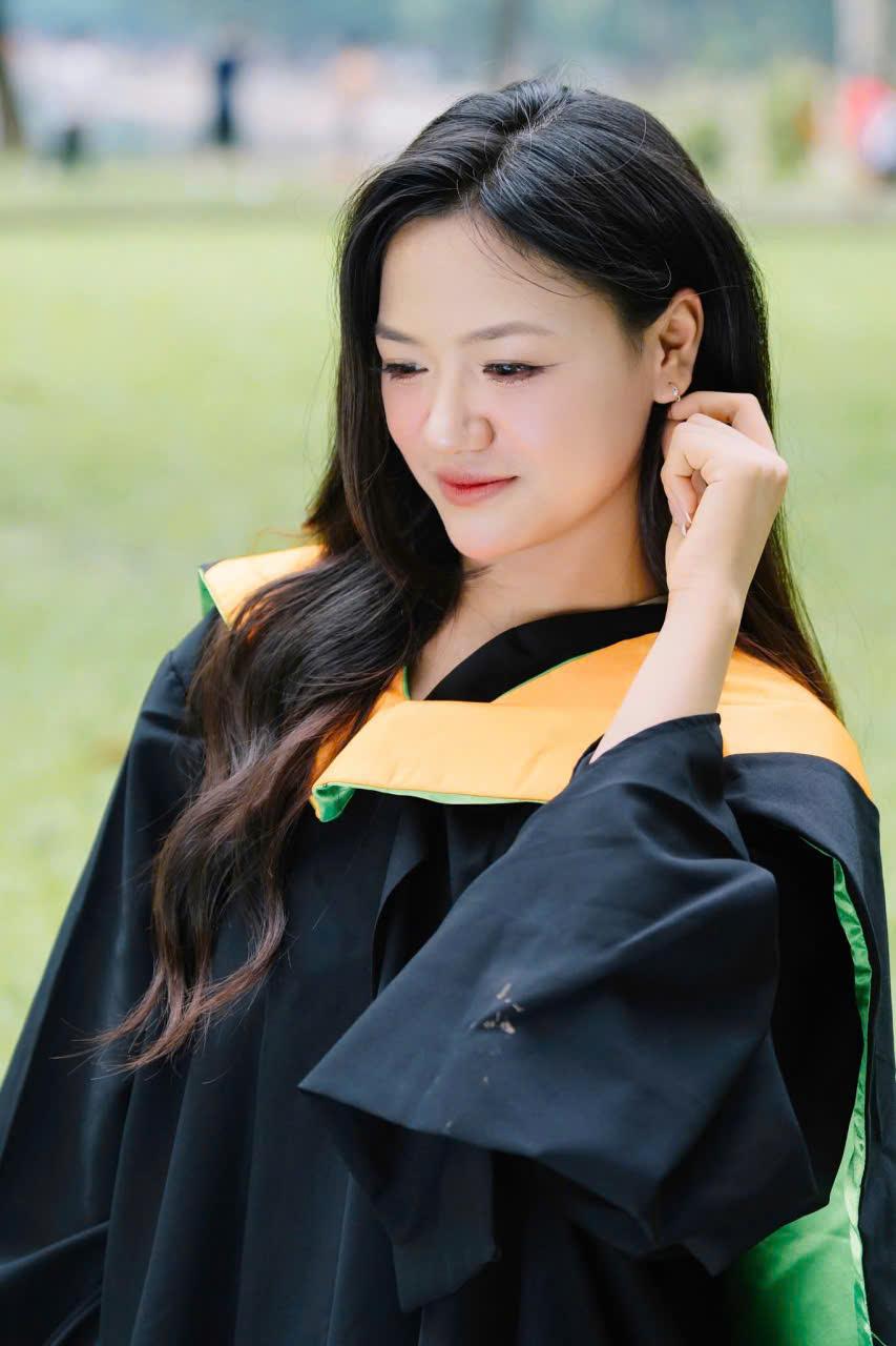 Địa chỉ Thuê áo cử nhân đại học FPT uy tín ở Hà Nội
