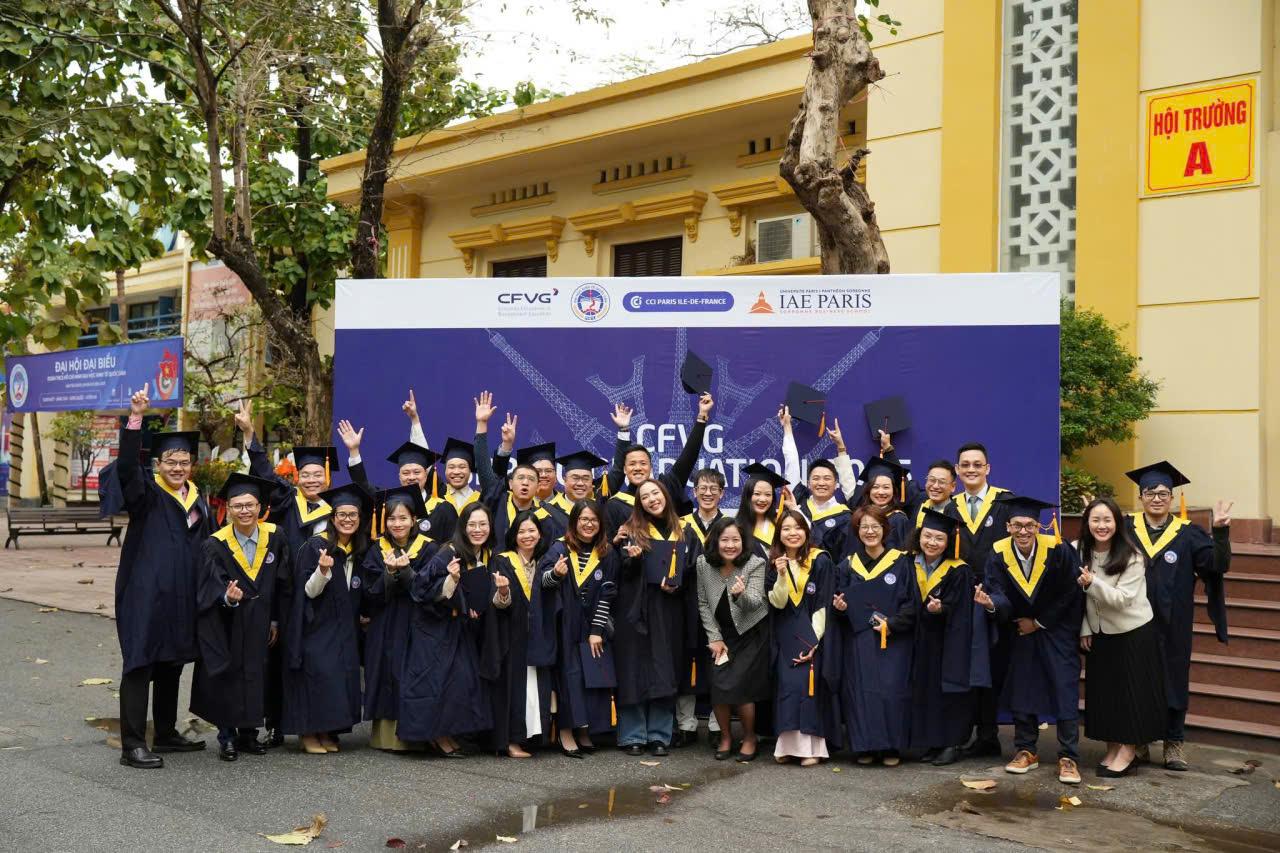 Địa chỉ Thuê Áo thạc sĩ đại học Kinh tế Quốc dân uy tín
