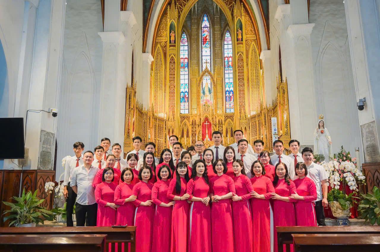 Duyên Hà cung cấp dịch vụ may áo dài ca đoàn uy tín, chất lượng