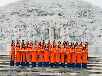 Gợi ý cách chọn áo dài đồng phục họp lớp đẹp và chất lượng