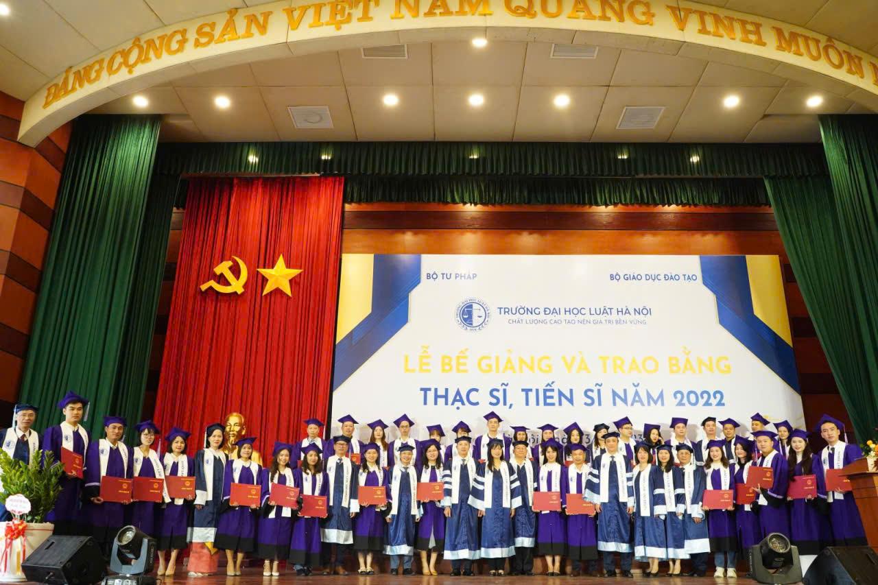 Địa chỉ Bán và cho thuê áo thạc sĩ HLU uy tín tại Hà Nội