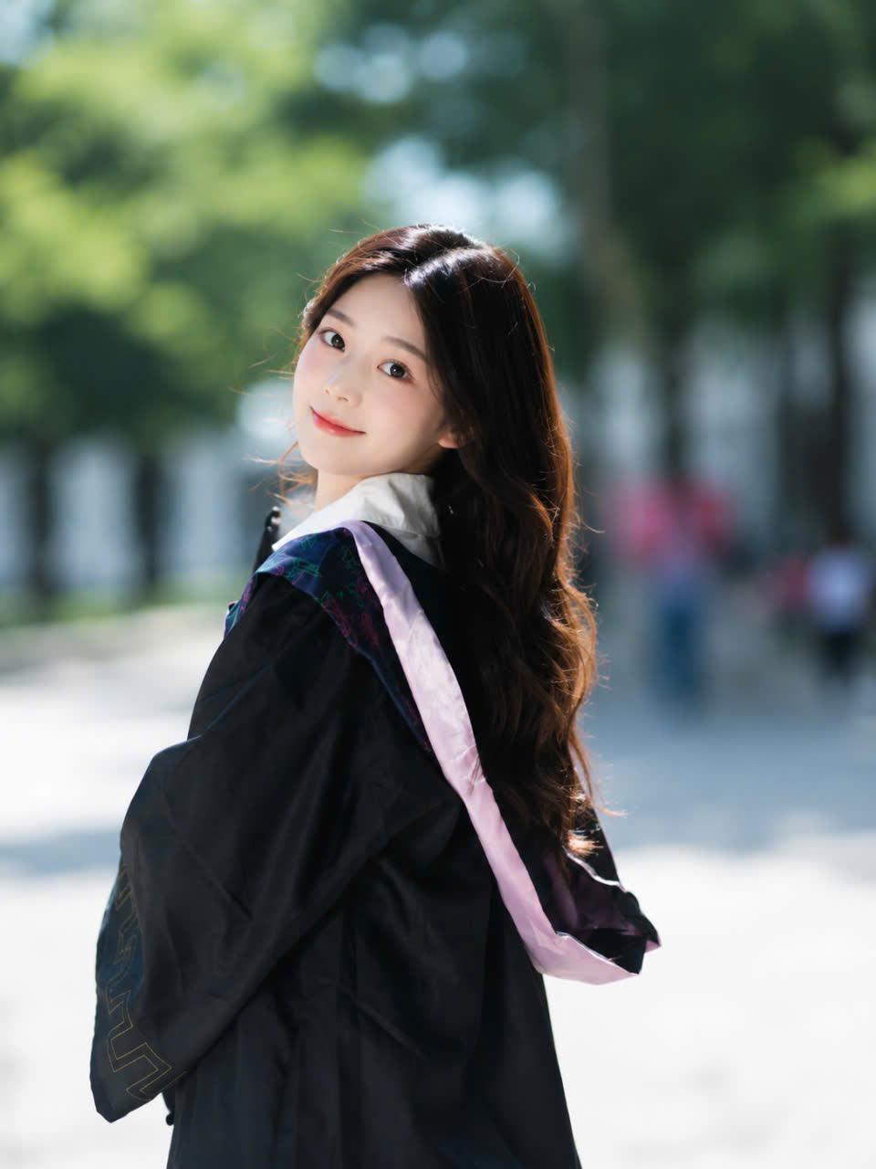 Cơ hội vàng để thuê áo cử nhân kiểu Hàn Quốc giá tốt