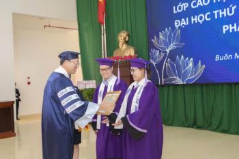 Bán và cho thuê áo thạc sĩ HLU uy tín tại Hà Nội