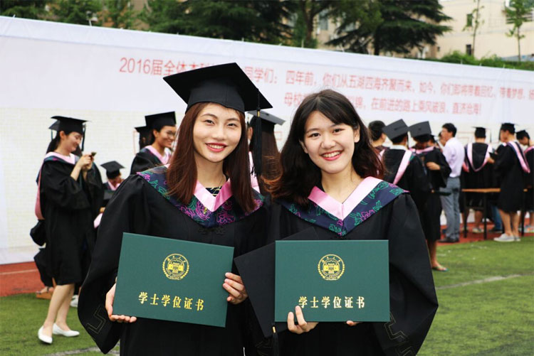 Áo tốt nghiệp đại học ở Trung Quốc