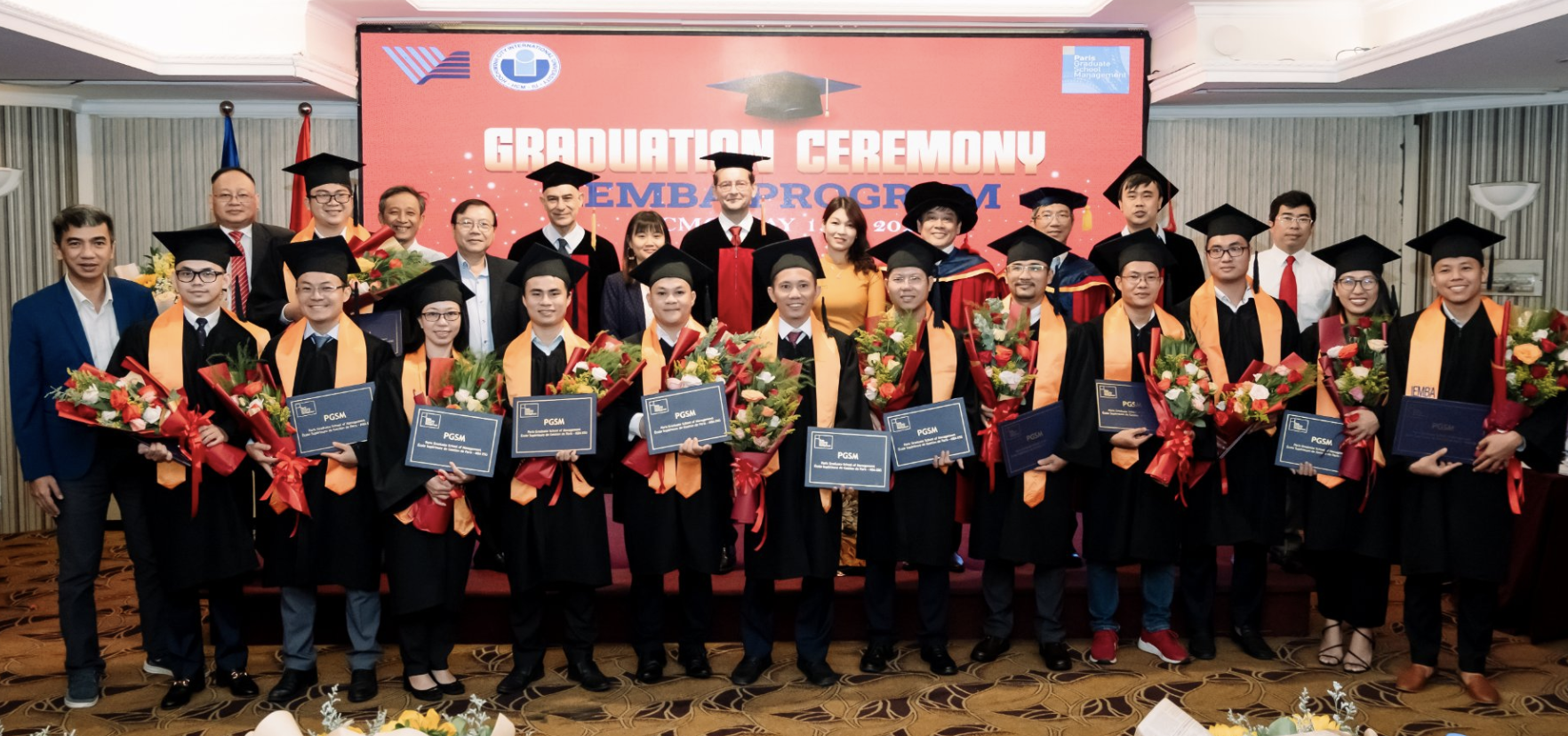 Áo tốt nghiệp thạc sĩ Trường Đại học Quốc tế, Đại học Quốc gia TPHCM