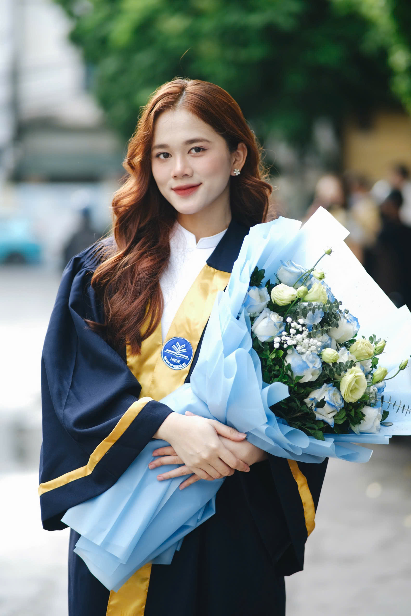 giặt là và sửa chữa áo cử nhân