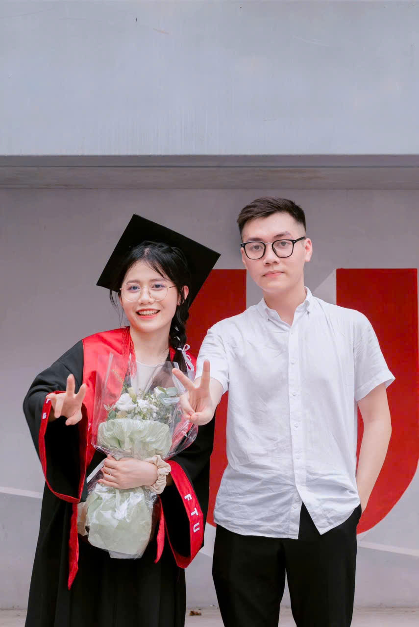 Mua áo tốt nghiệp đại học ngoại thương