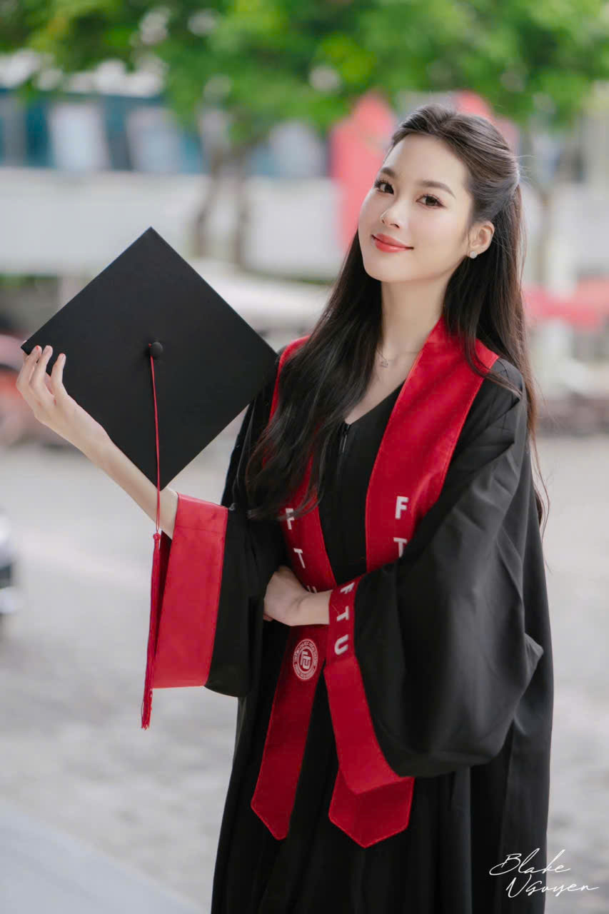 mua áo cử nhân đại học Ngoại Thương