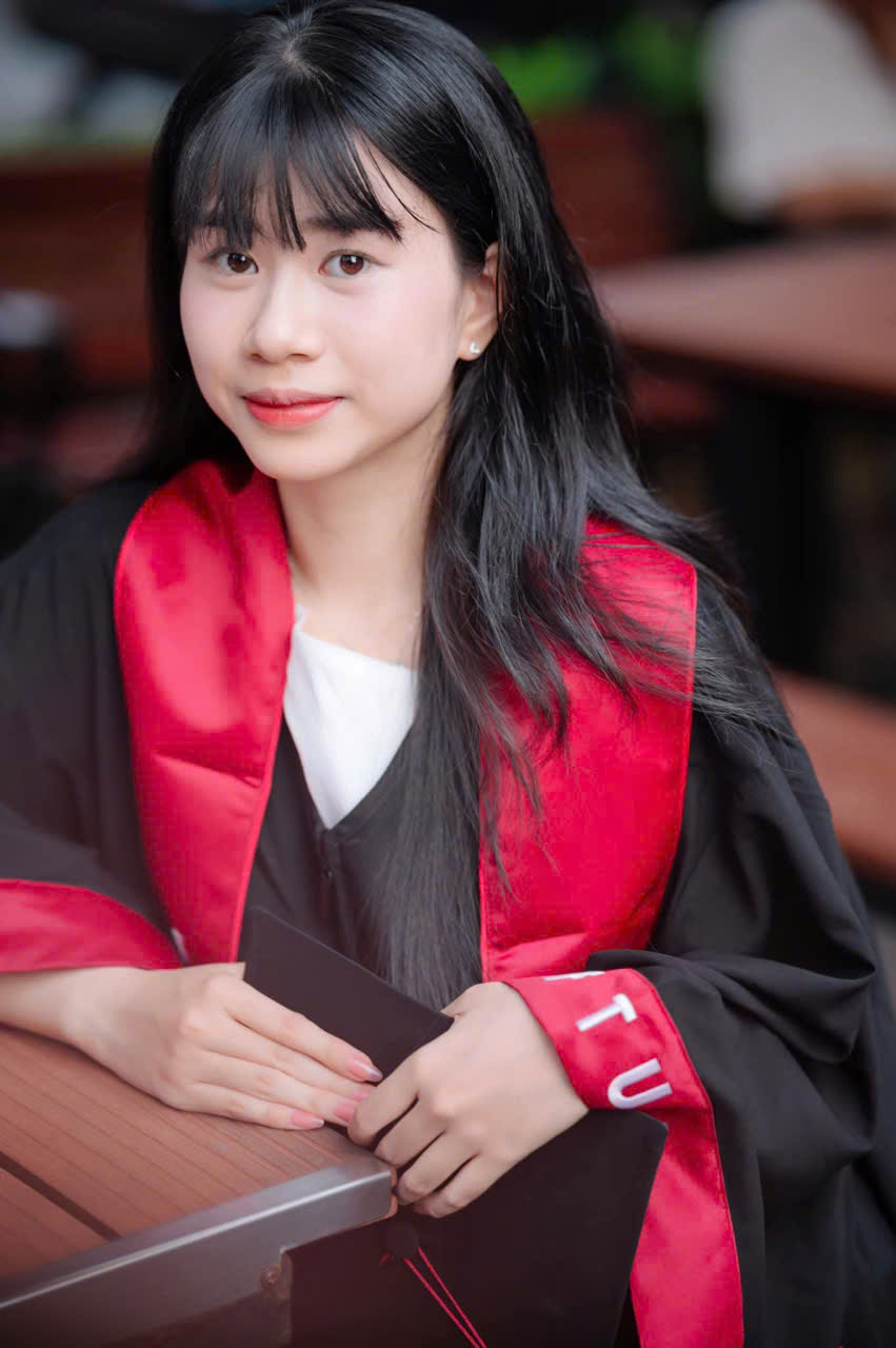 mua áo cử nhân đại học ngoại thương