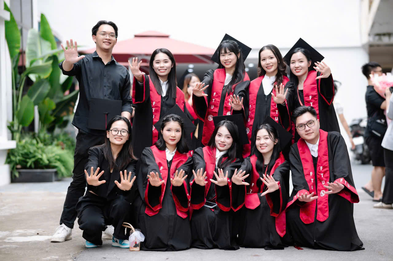 giặt là áo cử nhân