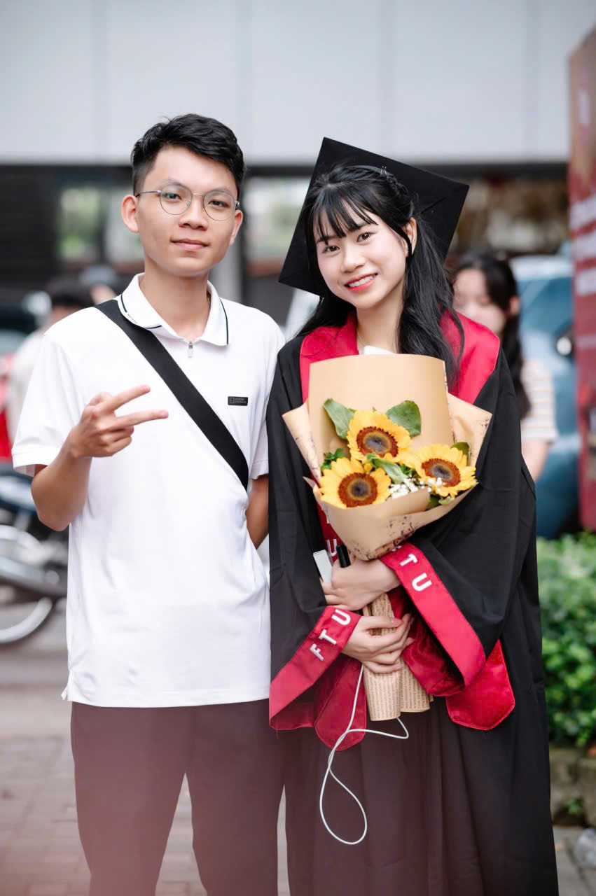 thuê áo cử nhân FTU