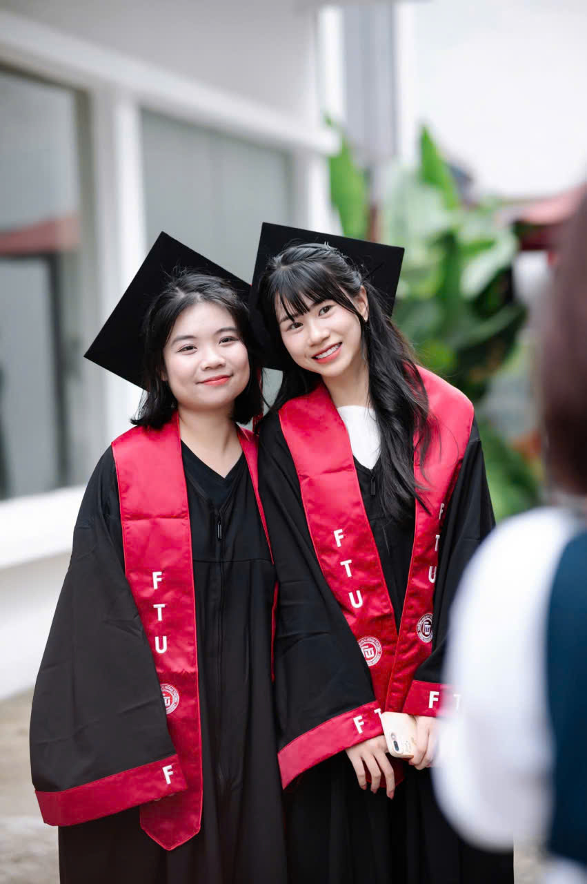 may áo cử nhân FTU