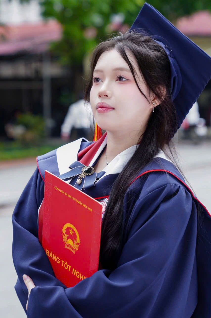 thuê áo cử nhân AJC
