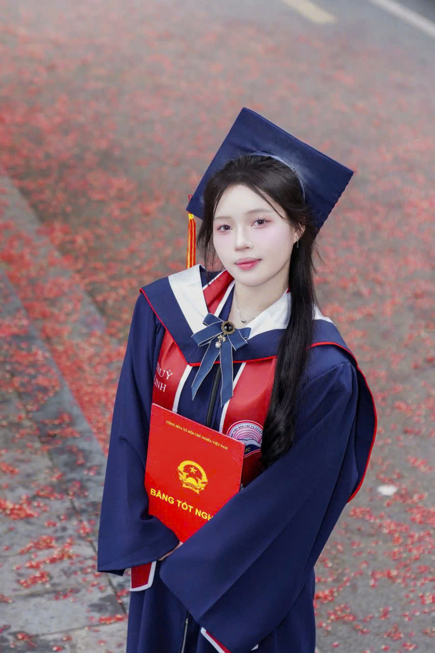 thuê áo cử nhân AJC