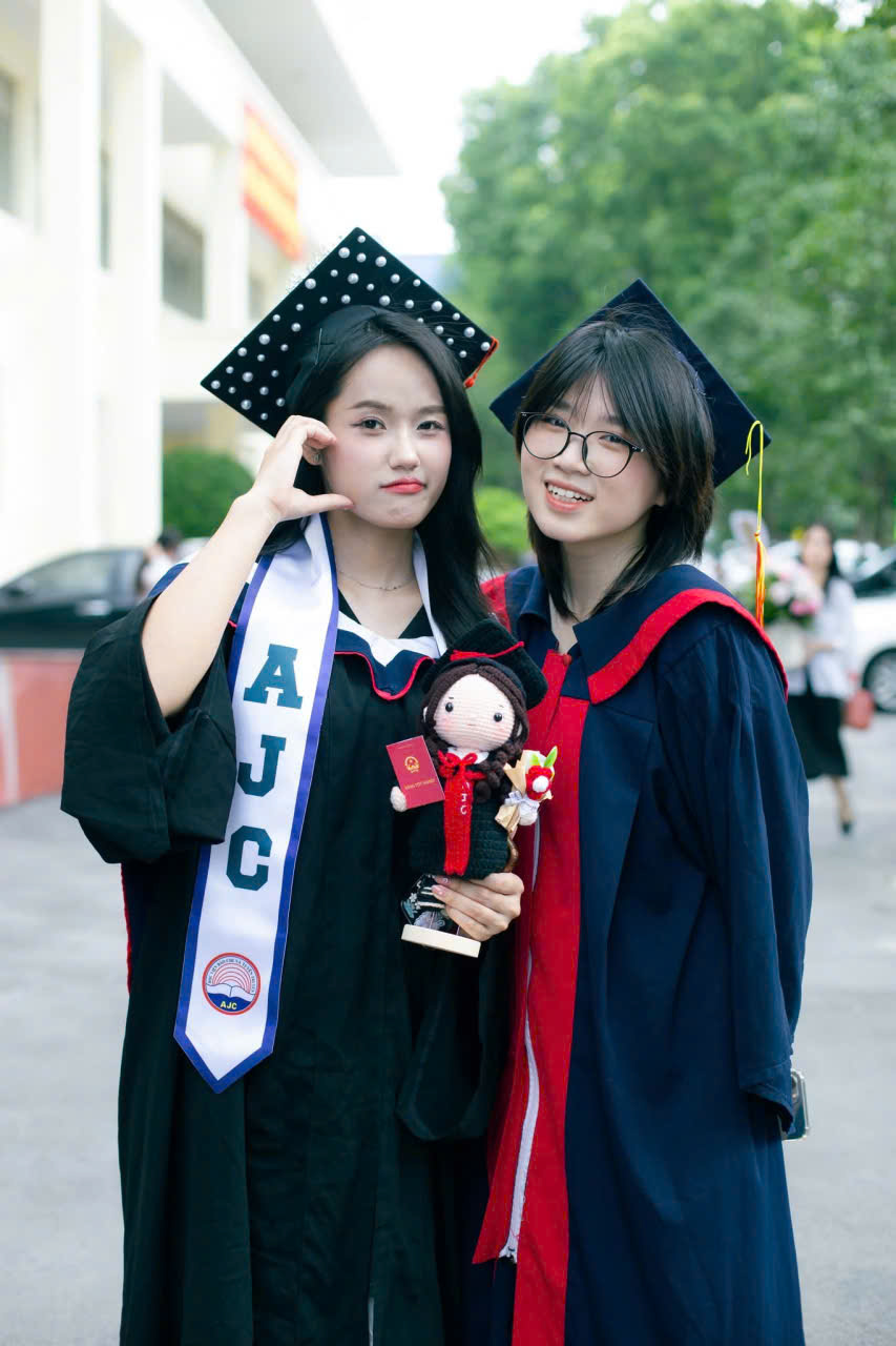 mua áo cử nhân AJC
