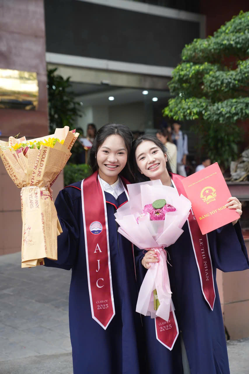 mua áo cử nhân AJC
