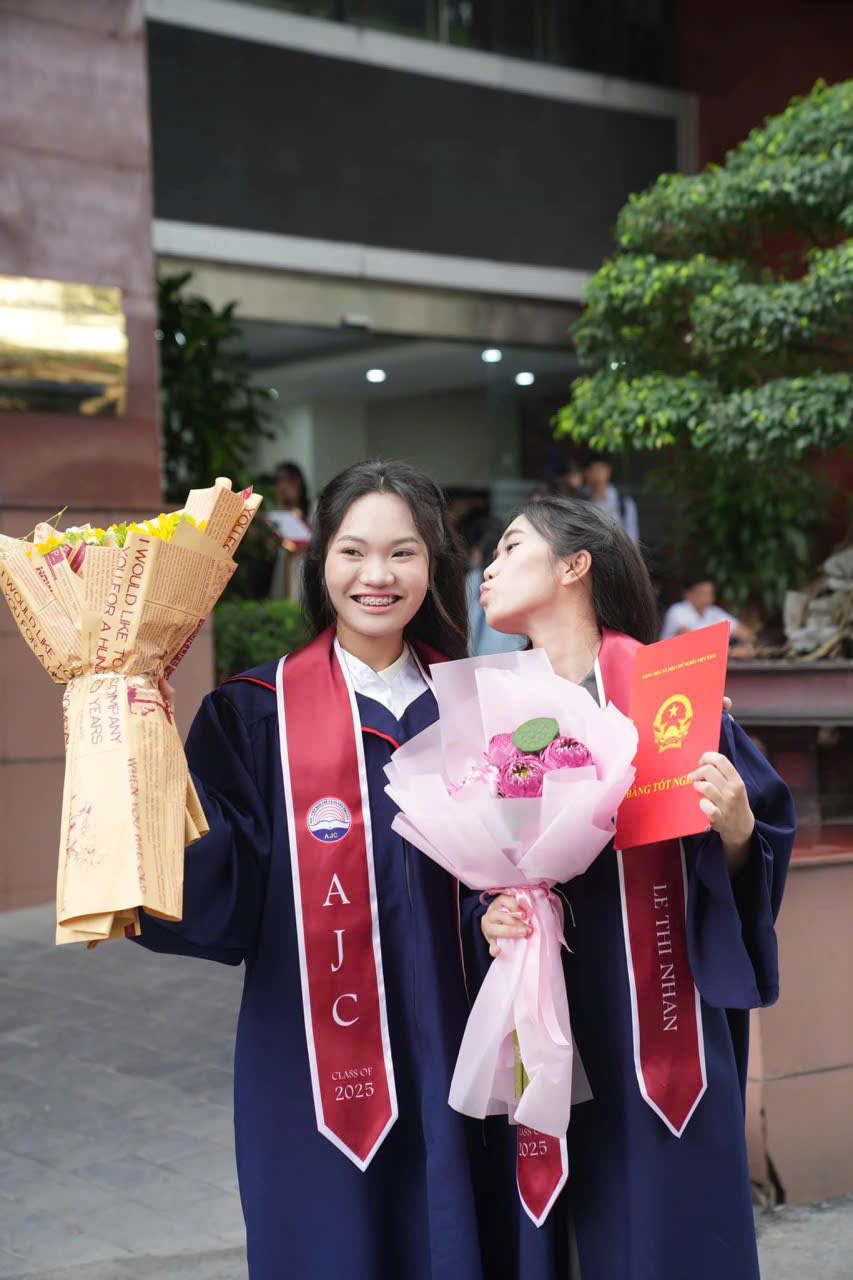 Bán và cho thuê áo cử nhân AJC
