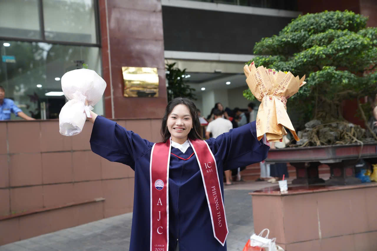 mua áo cử nhân AJC