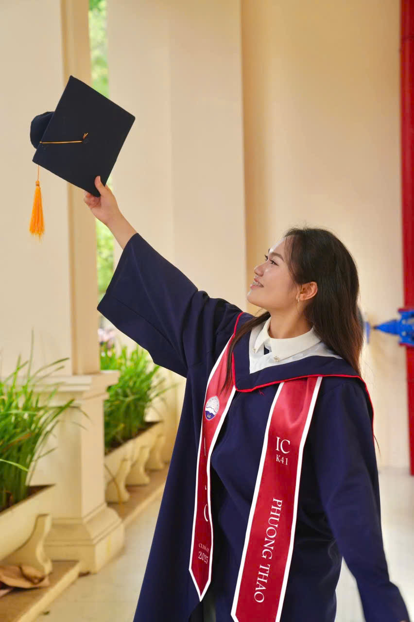 Bán và cho thuê áo cử nhân AJC