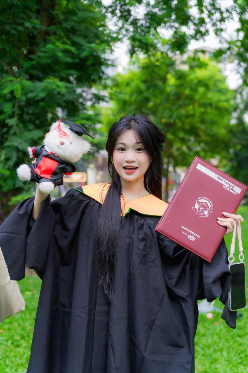Bán và cho thuê áo cử nhân đại học FPT
