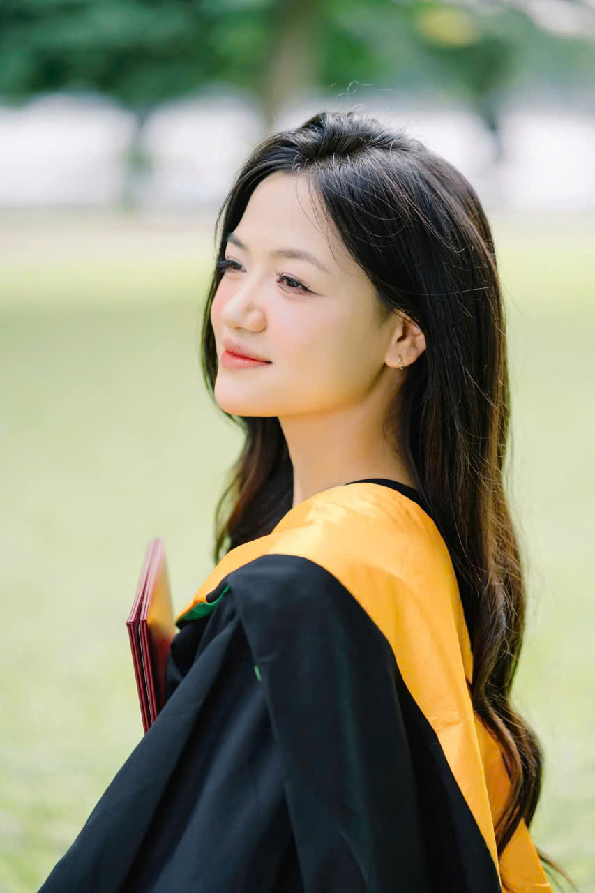 Bán và cho thuê áo cử nhân đại học FPT