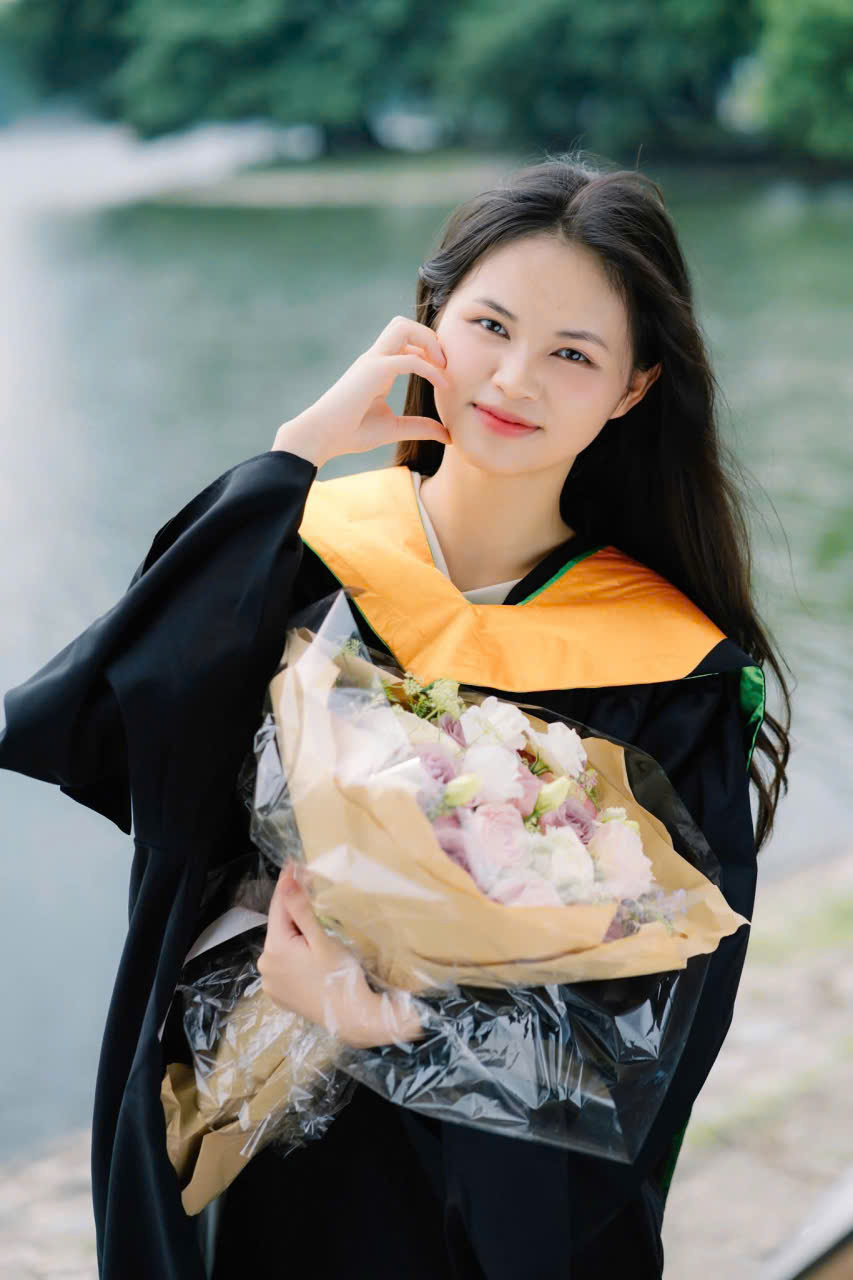 Bán và cho thuê áo cử nhân đại học FPT
