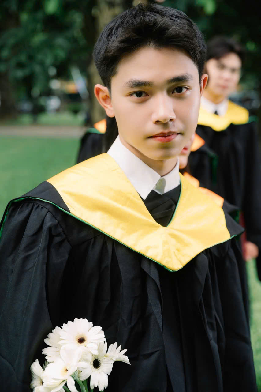 Thuê áo Tốt nghiệp FPT