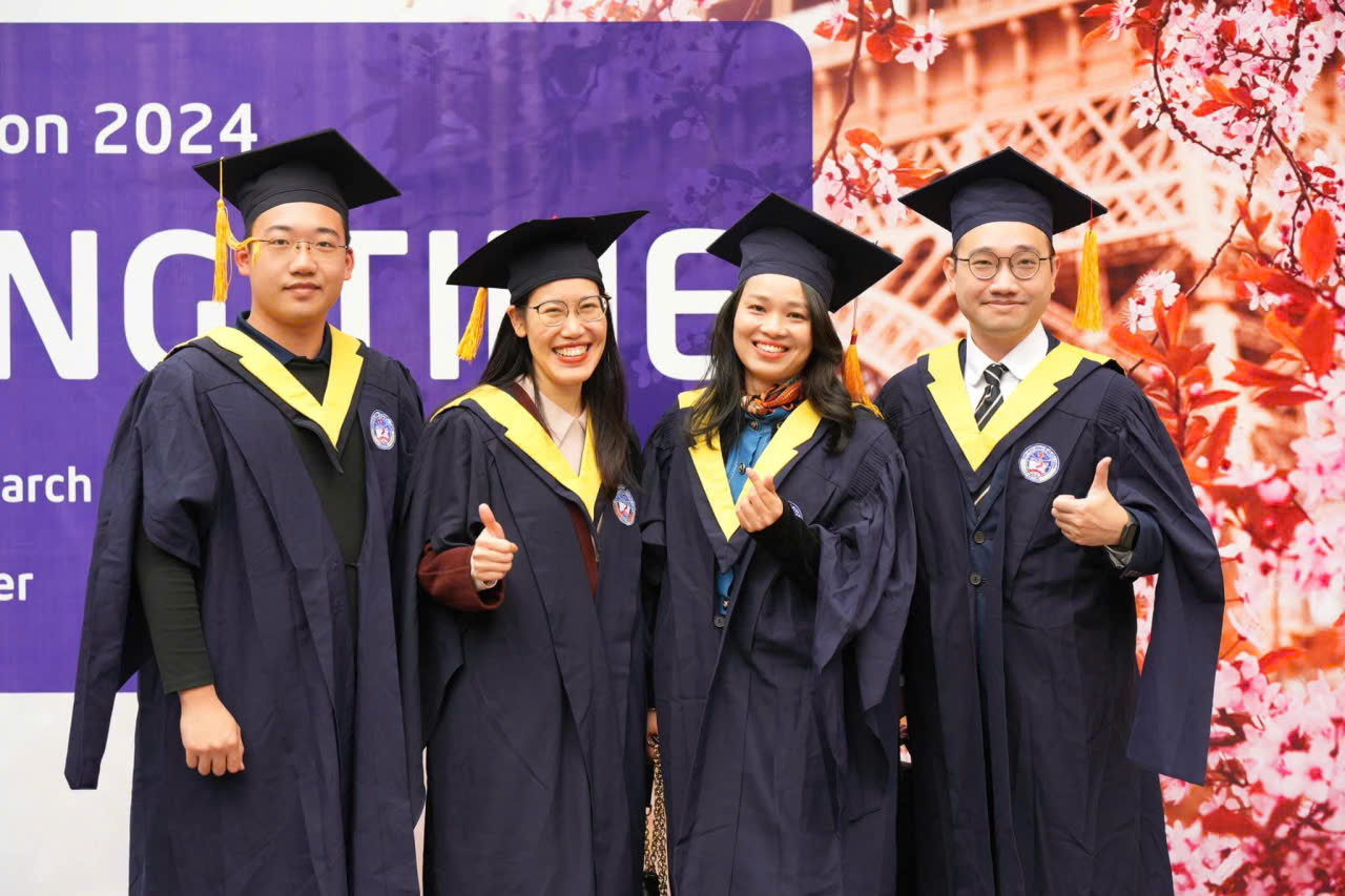 Thuê Áo thạc sĩ đại học Kinh tế Quốc dân