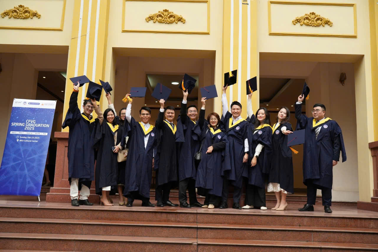 Thuê Áo thạc sĩ đại học Kinh tế Quốc dân