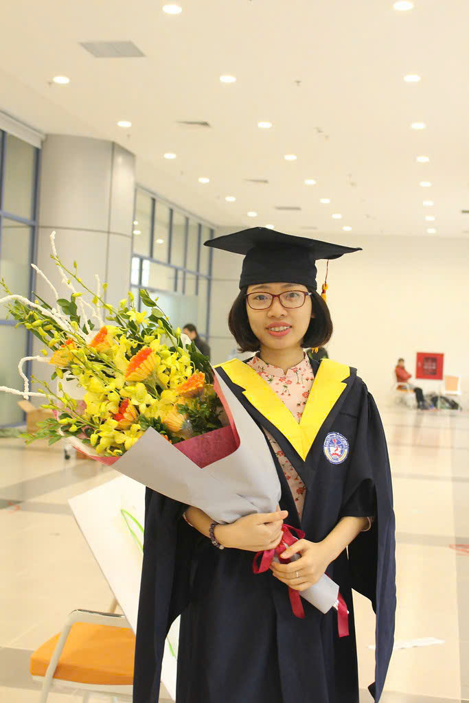 Thuê Áo thạc sĩ đại học Kinh tế Quốc dân