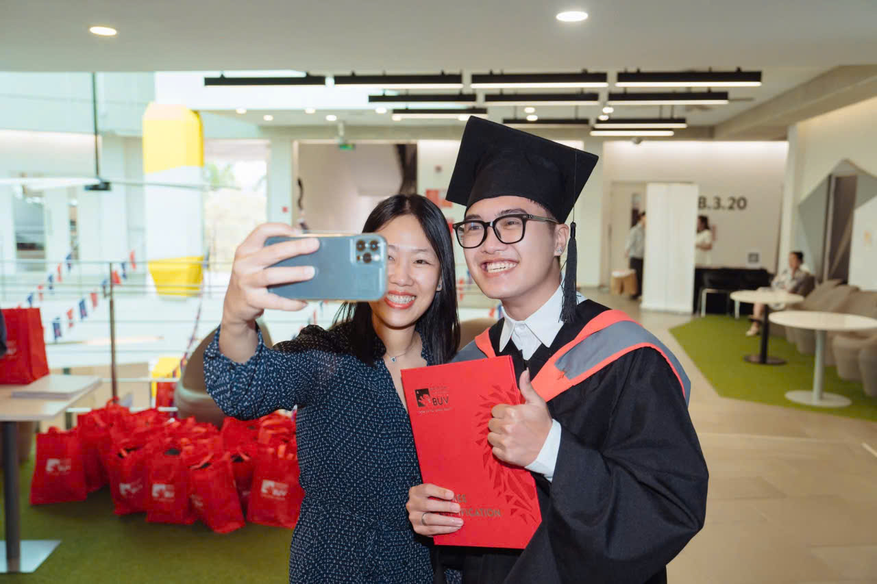 áo tốt nghiệp thạc sĩ