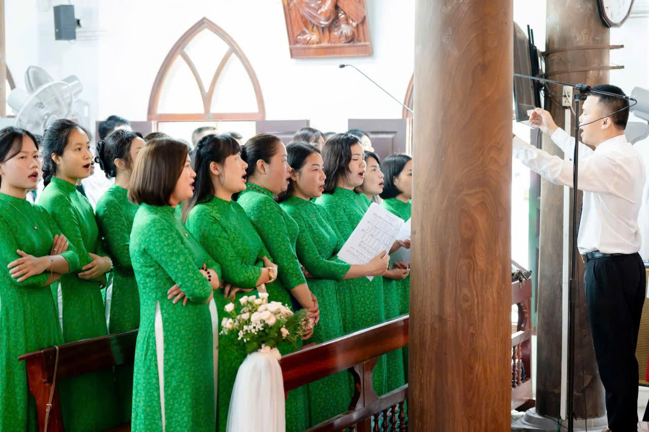 may áo dài ca đoàn